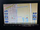 【ナビゲーション】地図を広域・詳細の2画面で表示でき、現在地周辺を確認しやすい仕様。初めての場所へのドライブもしっかりサポートします。