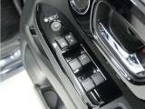 ◆パワーウィンドウスイッチ◆運転席から全席の窓の開閉操作を行うことが出来いつでも換気ができます!
