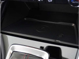 【ワイヤレス充電】ワイヤレス充電Qi規格に対応したスマートフォンなどの携帯機器を充電できます。