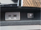 USBポートの挿し口も充実しております!