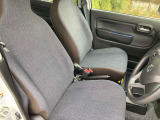 運転席もゆったり座ることができますよ☆