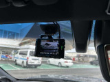 安心・安全なカーライフに必須のドライブレコーダーを装備!走行中はもちろん、あおり運転や事故に遭遇した際の状況も映像で記録し、万一のリスクに備えます。