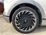 リヤタイヤサイズ、255/45R20 PILOT SPORT EV