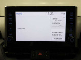 ディスプレイオーディオを装備。スマホとクルマをつなぐことで、これまでのナビに加えて、色々なサービスが楽しめます。