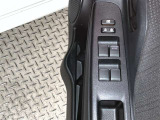 運転席パワーウィンドウスイッチです。