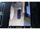 自車を真上から見下ろすバードアイ映像を映し出す360度ビューカメラで、自車周辺の詳細な状況を確認できます。後退時や見通しが悪く狭い場所でクルマを取り回す際には、心強い味方となってくれるでしょう。