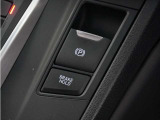オートブレーキホールド機能付き電子パーキングブレーキ!ブレーキペダルを足から離しても停車状態を保ちます。アクセルを踏めば自動でブレーキが解除され、発進可能!