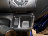 運転席の届きやすいところにドリンクホルダーがついています。視線をそらすことなく手に取れるので運転に集中できて安心ですね。