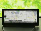 鮮明な地図表示で、視認性に優れています。最新のナビゲーションシステムで、スムーズなルート案内を実現し、安心して目的地へ向かうことができます。