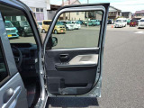 運転席ドア内部の写真です。