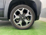 アルミホイールだけでも車のイメージがかなり変わりますね。