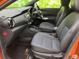 運転席周りの視認性が高く、運転操作もスムーズです。快適なドライビングポジションを実現しています。