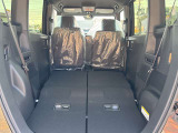 積載性が広がるシートアレンジ。倒し方や可動域、荷室の広がりが分かり、使い道を想像できます。