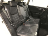 ゆとりある広々とした車内空間は、ドライブを始め買い物やレジャーなど、幅広く活躍します。一人でもみんなとでもお出かけを楽しみましょう!