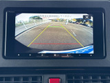 駐車時や後退時の視界をサポートし、安全を確認しながらスムーズにバックできます。狭い駐車場でも安心です。