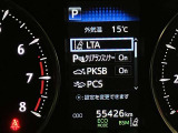 【レーンディパーチャーアラート】道路上の白線(黄線)をカメラで認識し、ドライバーがウインカー操作を行わずに車線を逸脱する可能性がある場合、ブザーとディスプレイで注意喚起サポート。