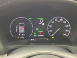 必要な情報を分かりやすく表示するメーター廻り。視認性の高いデザインで、運転中の確認が容易です。安全で快適なドライブをサポートします。