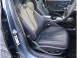 【運転席シート状態】 厳しい仕入れ基準をクリアした弊社の認定中古車ですが、よりご満足いただくために入庫後に専門スタッフによるクリーニングを行っております。実車確認が困難な遠方の方も安心してお選び下さい