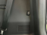 トランクスペースにはフックが付いています。