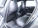 クオリティの高いシートを採用するのは、Audiのクルマづくりの哲学のひとつです。特に座り心地が重要です。体の大きなドイツ人が座っても頑丈な耐久性があります。。しかも肌触りも良く高級家具のようです。