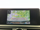車両後方の状況を大画面で確認できるバックモニター。安全でスムーズな後退をサポートし、駐車の負担を軽減します。