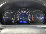 スタイリッシュなデザインのメーターが、車両情報を分かりやすく表示。運転状況をひと目で確認できます。