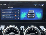 サイドミラーに写りにくい死角エリアをレーダーで補足し安全運転の手助けを行います。