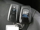 ドアの開錠施錠はドアノブに触れるだけ センサーが感知して開錠施錠をしてくれます 一度スマートキーをご体感ください 便利ですよ