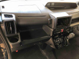 よく使うものが手を伸ばせばすぐ届く、機能面で充実した収納。