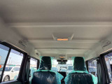 【天井状態】天井も含めて状態良好な中古車です。目立つダメージや汚れはなく、安心してお使いいただけます。