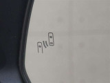 ブラインドスポットモニターで、死角になりやすい後側面から接近する車両の存在をお知らせしてくれます。