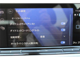 ステアリングの動きに連動して照射するダイナミックコーナリングライト搭載。