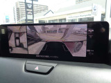 車体がシースルー(透過)して周囲の死角を無くす最新の『360&deg;シースルービューモニター』を搭載。大きな車体でも、上空から見下ろす正確な視点で、狭い道や駐車をサポートします。