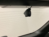 後方にもドライブレコーダーのカメラが付いています。前後両方でお車の周りを監視・記録いたします。