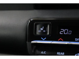 運転席と助手席には寒い日の肩や腰、冷えやすい下肢を温めてくれるシートヒーターが付いております!