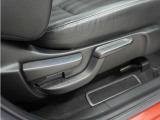 ◆シートハイトアジャスター◆運転席を上下に高さ調節ができます!運転ポジションを体格に合わせてシート調整できます。
