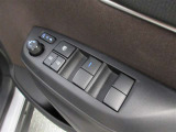 電動格納ドアミラーでせまい駐車場でも安心です。