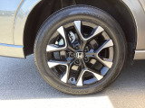 純正アルミホイールです。足元が引き立つので、車全体のイメージがアップしますよ!
