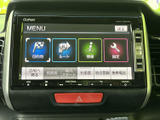 操作性にも優れたナビゲーションシステムを搭載。目的地設定もスムーズに行え、快適なドライブをサポートします。