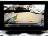バックカメラが使用可能でございます。駐車が苦手な方も後方の映像を確認しながら後退する事が出来ますので安心できます。また、画像も鮮明でございますので物体の確認も容易に確認する事が出来ます。