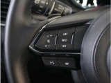【ステアリングスイッチ】ステアリング周りでのスイッチ操作が行えますので、走行中でも各種操作可能です。お近くの広島マツダまでお越しください。