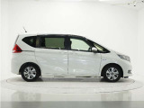 ◆路外逸脱抑制機能◆システムが車線(実線、破線)を検知し、ディスプレー表示とステアリング振動の警告で注意を促すとともに、車線内へ戻るようにステアリング操作を支援します。