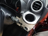 運転席にはドリンクホルダー完備!収納スペースもあって使い勝手良し!!