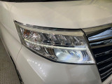 【LEDヘッドライト】悪天候や夜間走行時も良好な視界を確保し安心して運転できる高輝度LEDヘッドライトを装備!点灯速度が早く、消費電力も抑えられています。