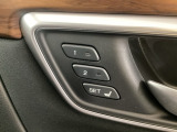 電動のポジションメモリー機能付き!スイッチを押すだけで、記憶されたシートポジションへ自動的に移動してくれるとても便利な機能です。