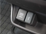 12V電源ソケット、USB接続端子!使いやすい場所に!装備が充実しています♪