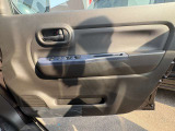 ☆お車についた傷やヘコミ、事故の修理もハヤシにお任せください。自社鈑金工場で修理ができますの安心です☆
