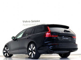 Volvo Cars appで車にリモートアクセスして、空調機能の操作や車の施錠・開錠、ソフトウェア更新などが可能です。エアコンやシートヒーターを操作して、出発前に車内を快適な温度に整えられます。