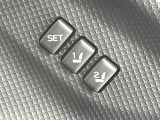 【メモリー機能付きパワーシート】ドライバーごとに設定したシート位置を記憶して、ボタン一つで切り替えできる便利な機能!運転する方が複数名いらっしゃるご家庭におすすめです♪