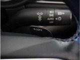 【ステアリングシフトスイッチ】ハンドルから手を離さずに素早くシフトアップ&ダウンができます。お近くの広島マツダまでお越しください。